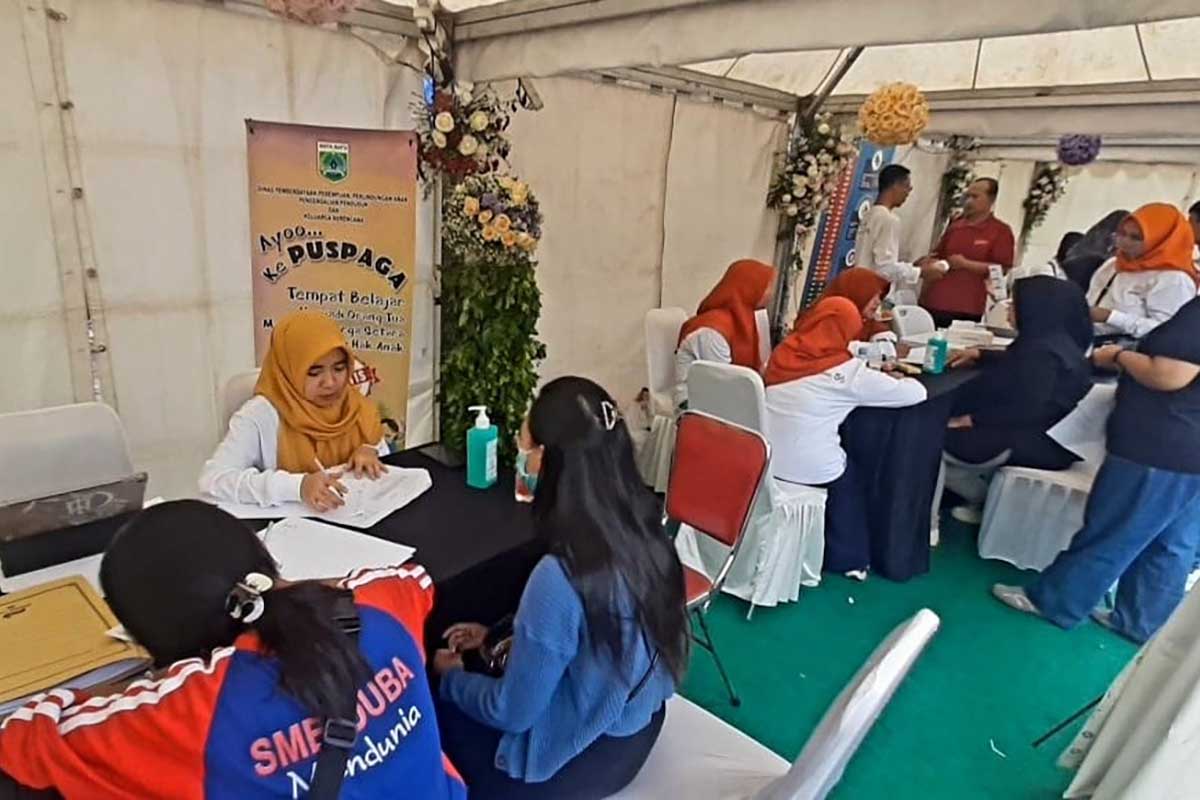 Layanan kesehatan untuk remaja di stan Health Expo. (dik) - Health Expo Dinkes Batu Meriahkan HKN 2023