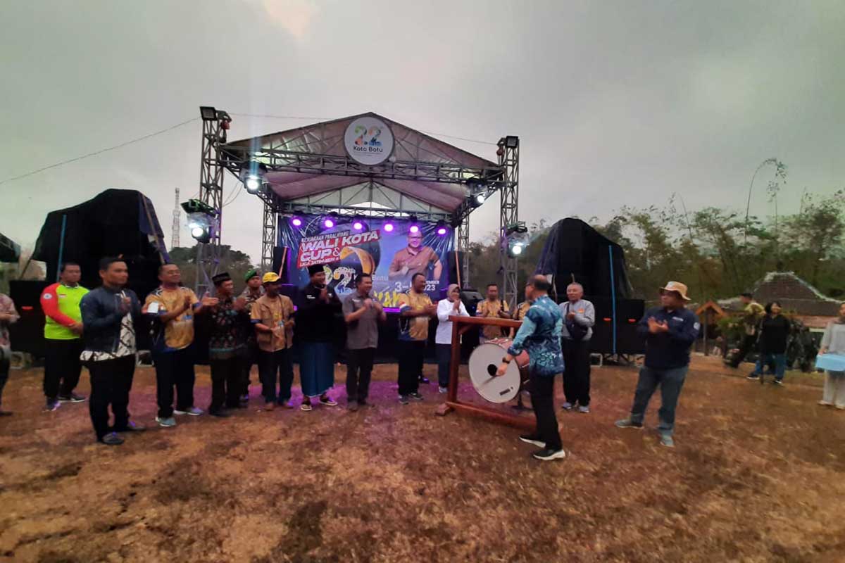 Pembukaan Kejuaraan Paralayang Piala Wali Kota LIGA SERU IV di Lapangan Songgomaruto Batu. (dik) - 55 Atlet Ramaikan Kejuaraan Paralayang Wali Kota Batu Liga Seru IV 2023