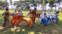 Permainan seru Dagongan antar siswi SD di Kota Malang. (rhd) - Disdikbud Ajak Belajar Bersama dan Bermain Permainan Tradisional di Museum Pendidikan