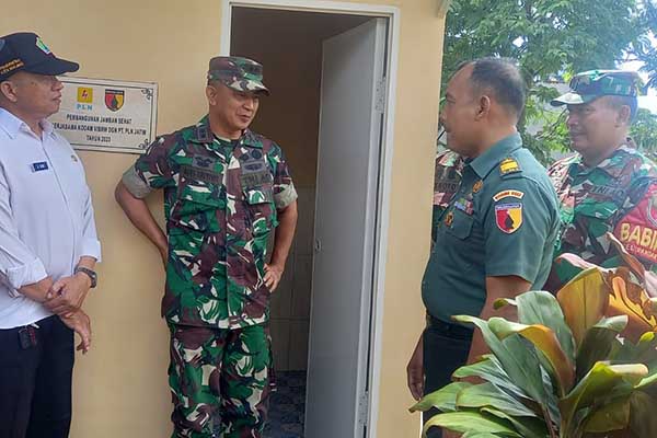 Personel Kodim 0833/Kota Malang dampingi Wasgiat pengawasan jambanisasi. (ist) - Personel Kodim 0833/Kota Malang Dampingi Wasgiat Pengawasan Jambanisasi