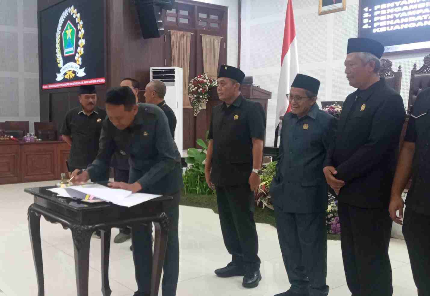 Pemkot dan DPRD Kota Malang Sahkan Perda APBD 2024