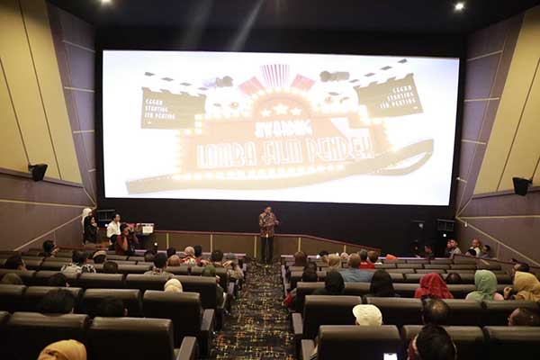 Pj Wali Kota Malang, Wahyu Hidayat dalam Awarding Film Pendek. (ist) - Pj Wali Kota Malang Apresiasi Upaya Kreatif Diskominfo Melalui Film