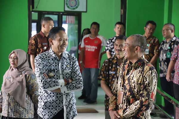 Pj Wali Kota Malang, Wahyu Hidayat pada acara Rakor. (ist) - Jelang Pemilu 2024, Pj Wali Kota Malang Tekankan Netralitas ASN