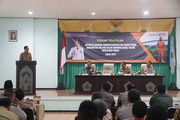 Pj. Wali Kota Malang saat memberikan arahan pada Forum Tiga Pilar, di Kecamatan Kedungkandang. (ist) - Forum Tiga Pilar, Kesiapan Jelang Pemilu dan Bencana Hidrometeorologi di Kota Malang