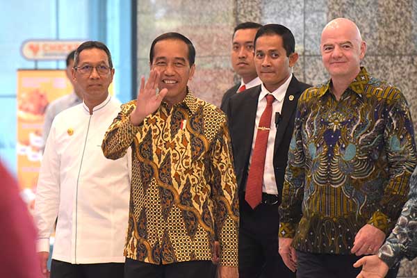 Presiden Jokowi bersama Presiden FIFA Gianni Infantino. (ist) - Presiden Joko Widodo Resmikan Kantor FIFA di Jakarta
