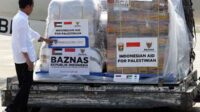 Presiden Jokowi melepas bantuan untuk Palestina. (ist) - Pemerintah Kirimkan Bantuan Tahap 2 ke Palestina
