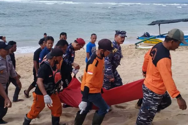 Seorang Pencari Ikan Hilang Terseret Ombak di Pantai Pasir Panjang Ditemukan Tak Bernyawa