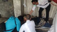 Proses evakuasi penemuan mayat di Sukun. (Seru.co.id/wul) - Sosok Lelaki Ditemukan Tak Bernyawa Bersimbah Darah di Depan Ruko Yamaha Sukun