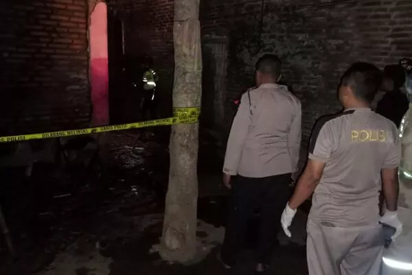 Tinggal Sebatangkara, Nenek di Gondanglegi Tewas Terbakar di Rumahnya