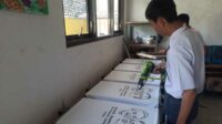 Proses pembuatan Kaos sablon bergambar Paslon Capres yang dibuat Siswa Disabilitas. (ist) - Kaos Sablon Karya Siswa Disabilitas Dilirik Parpol dan Caleg