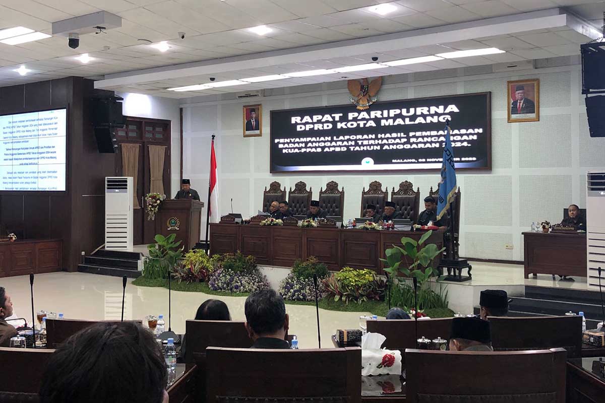 Rapat paripurna Penyampaian Laporan Hasil Pembahasan Banggar DPRD Kota Malang. (wul) - Tak Sampai Realisasi, Target PAD Kota Malang 2024 Diturunkan