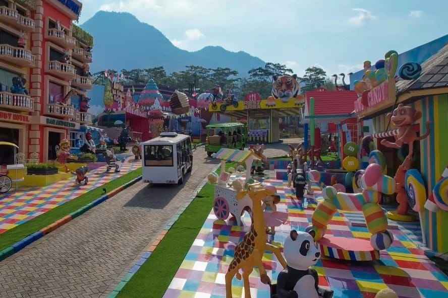 Drive Thru Park Pertama di Dunia Ada di Jawa Timur Park Dua 