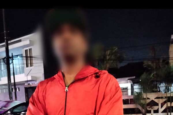 Salah seorang pengamen yang berhasil diturunkan paksa di area Parkir Bus salah satu obyek wisata di Kota Batu. (Seru.co.id/dik) - Respon Keluhan Pelaku Wisata Soal Pengamen, Ini sikap Pemkot Batu dan APH