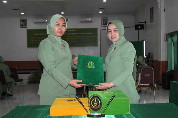 Sertijab Ketua Persit Kartika Chandra Kirana Cabang XL Kodim 0833/Kota Malang. (ist) - Persit KCK Kodim 0833 Kota Malang Rapat Paripurna Sertijab