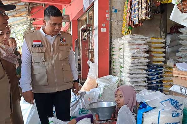 Sidak gabungan, untuk memantau harga kebutuhan pokok di Pasar Kepanjen. (ist) - Jelang Nataru, Polres Malang dan Dinas Terkait Sidak Harga Kebutuhan Pokok