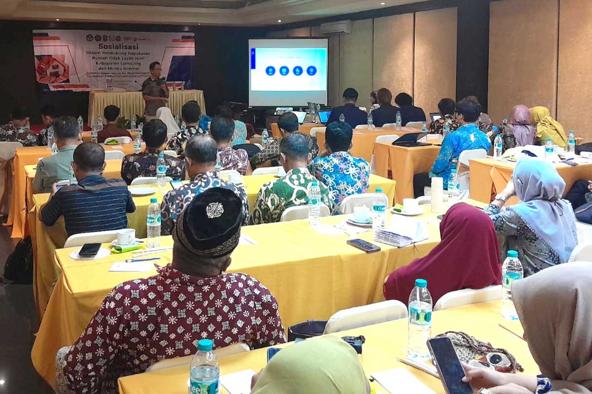 Suasana sosialisasi Sistem Pendukung Keputusan Rumah Tidak Layak Huni, Upaya Pengembangan Smart City di Kabupaten Lumajang. (ist) - Polinema Sosialisasi Sistem Pendukung RTLH, Tingkatkan Kualitas Hunian Berbasis Digital