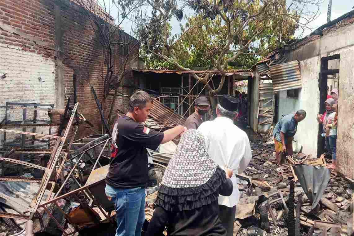 Lupa Mematikan Api Usai Memasak, Dua Rumah di Sukun Terbakar