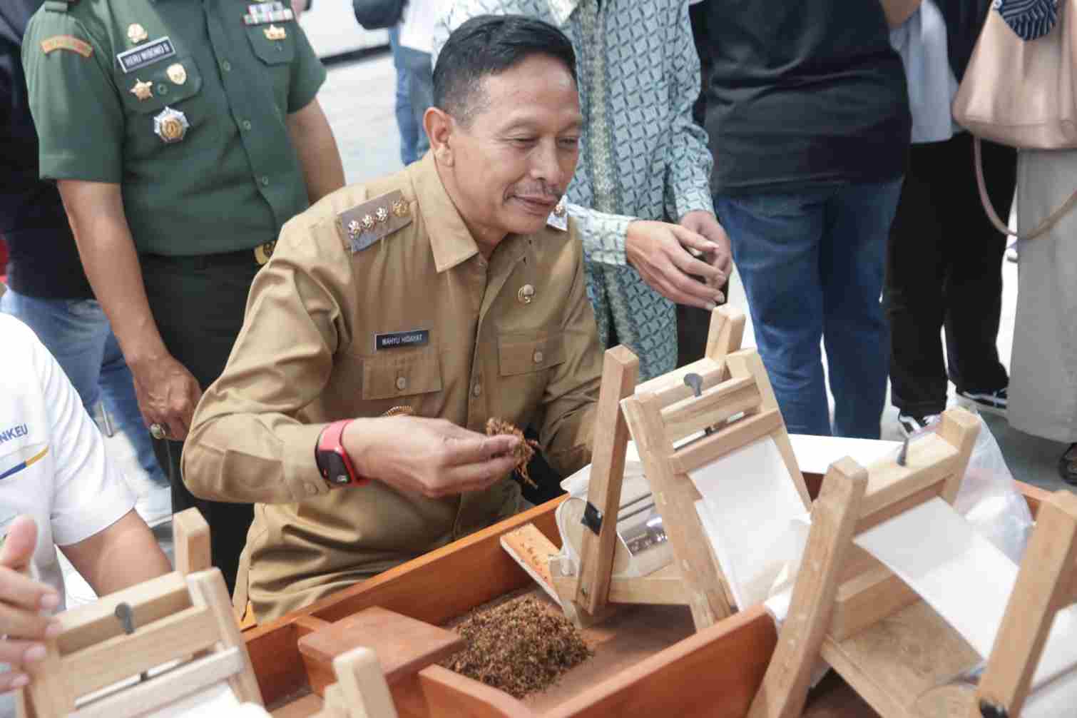 Tingkatkan Keterampilan Pekerja, Pemkot Malang Memberikan Pelatihan Melinting Tembakau 