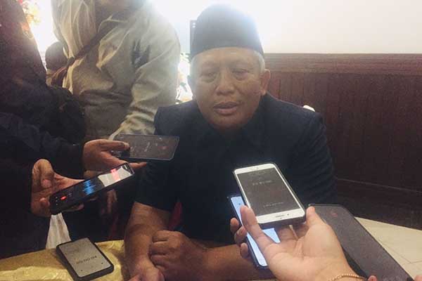 Wakil Ketua II DPRD Kota Malang, H. Asmualik dalam wawancara awak media. (Seru.co.id/ws8) - Tanggapan DPRD Kota Malang Terkait Konsinyasi dan Amdal WTP