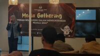 Anggota KPU Batu Bidang Sosdiklih dan Parmas, Marlina. (dik) - Lewat Gathering Media, KPU Batu Ajak Wartawan Wujudkan Pemilu Damai