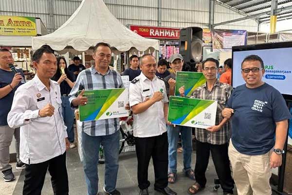 BPJS Ketenagakerjaan Malang aktivasi Pasar Kasin Kota Malang 'Kerja Keras Bebas Cemas'. (ist) - BPJS Ketenagakerjaan Malang Aktivasi Pasar Kasin Kota Malang 'Kerja Keras Bebas Cemas'