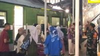 Babinsa Kiduldalem Pantau Keamanan Stasiun Kotabaru saat Liburan Sekolah dan Nataru