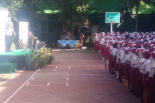 Babinsa Koramil 0833/04 Sukun turut Deklarasi Anti Perundungan dan Kekerasan SDN Percobaan. (ist) - Babinsa Koramil 0833/04 Sukun Turut Deklarasi Anti Perundungan dan Kekerasan SDN Percobaan