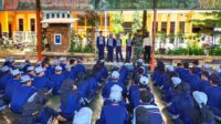 Babinsa Koramil 0833/03 Berikan Wasbang Pelajar SMKN 8 Malang