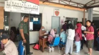 Babinsa Koramil 0833/04 Sukun Dampingi Pemeriksaan Kesehatan Anggota KPPS