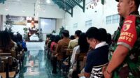 Babinsa Lowokwaru amankan ibadah Natal Gereja Kristen Jawi Wetan Dinoyo. (ist) - Babinsa Lowokwaru Amankan Ibadah Natal Gereja Kristen Jawi Wetan Dinoyo