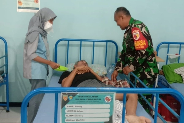 Babinsa Wonokoyo Sambangi Panti Jompo Yayasan KNDJH