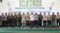 Binrohtal Polres Batu dan Personel TNI AD di Masjid Roudlotul Amni Polres Batu. (ist) - Sinergi dengan TNI, Polres Batu Bekali Rohani Anggotanya dengan Binrohtal