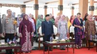 DP3AP2KB menggelar peringatan ke-95 Hari Ibu, pada Jumat (22/12/2023) di Pendapa Arya Situbondo. (Seru.co.id/fin) - Pesan Mendalam Bupati Situbondo pada Peringatan ke-95 Hari Ibu