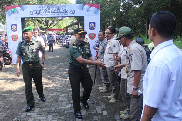 Dandim 0833 hadiri apel Kesiapsiagaan dan Jambore Satlinmas Kota Malang. (ist) - Dandim 0833 Hadiri Apel Kesiapsiagaan dan Jambore Satlinmas Kota Malang