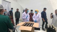 Gubernur Jawa Timur, Khofifah Indar Parawansa saat meninjau pabrik minuman bersoda milik Ponpes An-Nur 2 Bululawang. (Seru.co.id/wul) - Khofifah Resmikan Pabrik Minuman Bersoda Milik Ponpes An-Nur 2 Bululawang