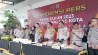 Kapolresta Makota saat konferensi pers akhir tahun 2023. (ws10) - Kapolresta Makota: Laka Lantas Masih Tinggi di Kota Malang, Ini Penyebabnya