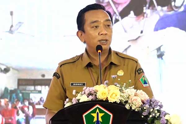 Kepala Dinas Sosial P3AP2KB, Donny Sandito W SP STP MSi menyampaikan laporan. (ws9) - Evaluasi dan Tindak Lanjut, Kota Malang Mendekati Zero Stunting