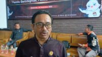 Ketua Bawaslu Kabupaten Situbondo, Ahmad Faridl Ma'ruf saat di wawancara sejumlah wartawan. (Seru.co.od/fin) - Ketua Bawaslu Situbondo Serukan Politik Uang Musuh Bersama
