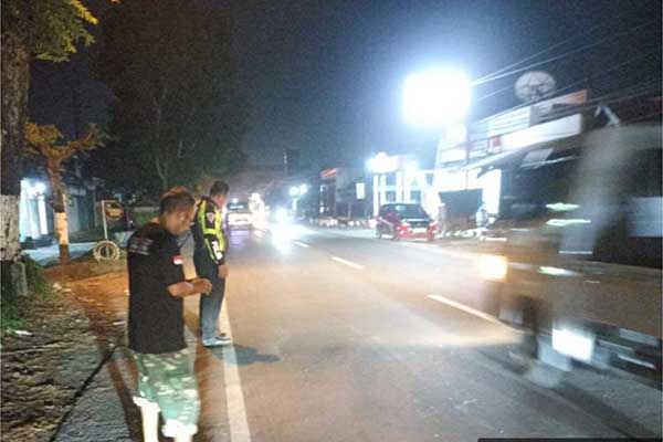 Lokasi kejadian. (ist) - Teks Kecepatan Motor, Pemuda Blitar Tabrak Belakang Mobil