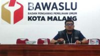 M. Hasby Ash Shiddiqy SAP merilis hasil pengawasan BPTb DPK dan TMS. (rhd) - Bawaslu Kota Malang Rilis Hasil Pengawasan BPTb DPK dan TMS