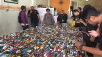 Pameran Diecast Malang Raya (DMR) di Warung Kopi Sarabba. (ws9) - HUT Diecast Malang Raya Gelar Pameran Mobil-mobilan