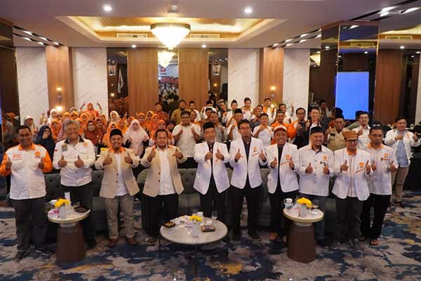 Para peserta Rapimda PKS komitmen menang bersama rakyat senang. (ist) - Rapimda PKS Bahas Cara Menang Bersama Rakyat Senang
