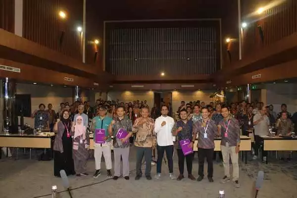 SENTIKUIN Bahas AI dan Big Data, FT Unitri Bikin Prodi Baru