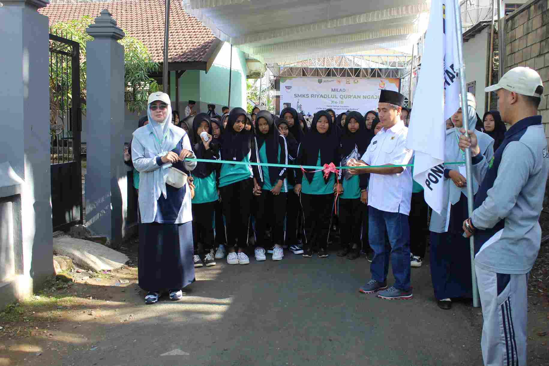 Milad ke 18, SMK Riyadlul Qur'an Ngajum Gelar Jalan Sehat dan Lailatus Sholawat