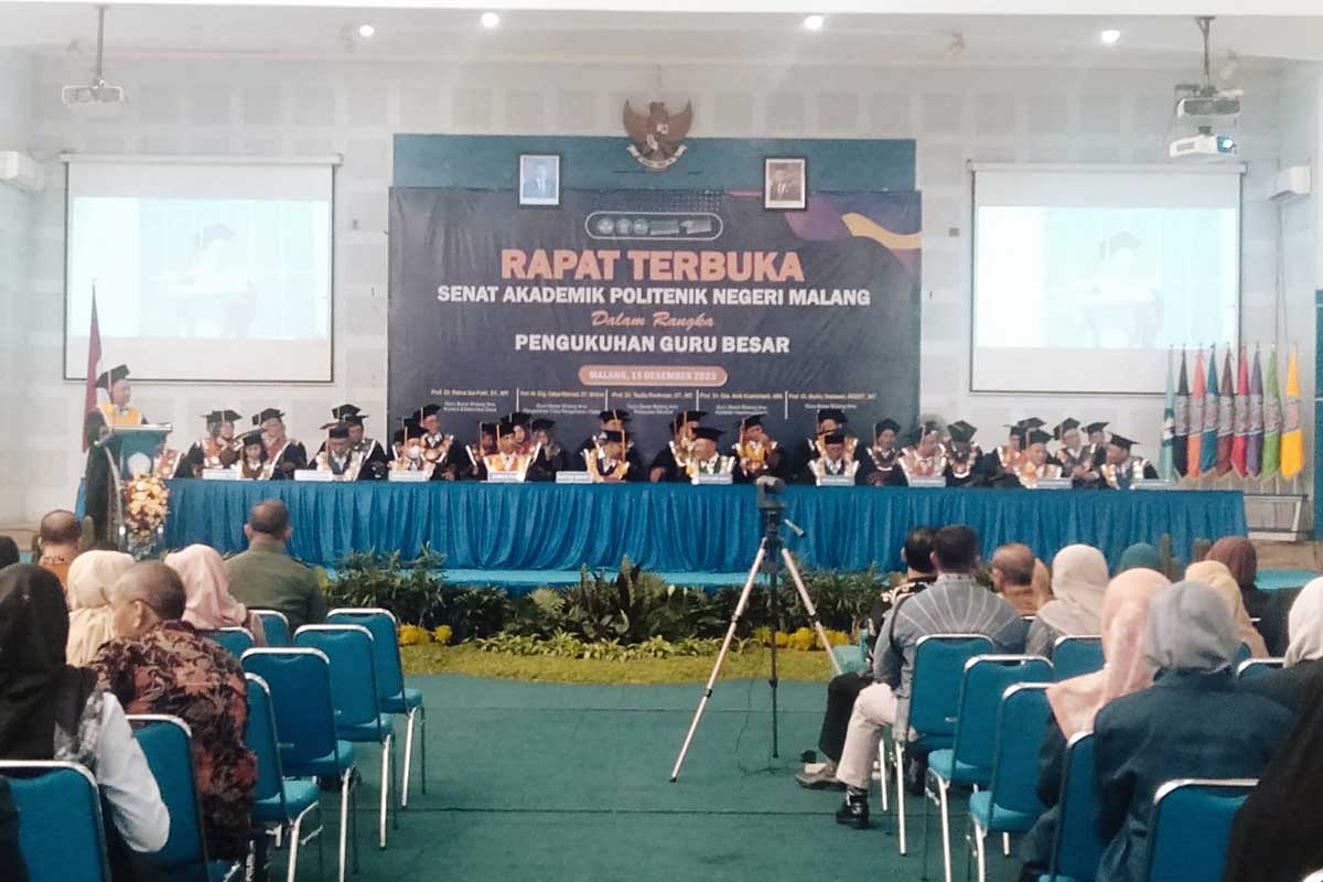 Pengukuhan Guru Besar Polinema dan orasi ilmiah. (ws10) - Polinema Tutup Tahun 2023 dengan Penambahan Lima Guru Besar