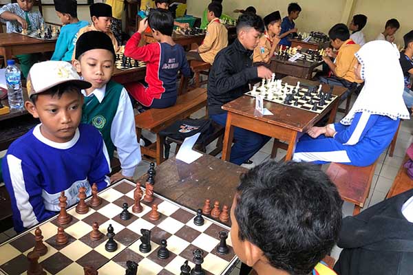 Perlombaan catur. (wul) - 2.081 Peserta Ikuti 15 Kompetisi AKSI XII MTS Almaarif 1 Singosari