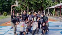 Personel Malang Graffiti Movement mulai mewarnai Extreme Park Merjosari. (Seru.co.id/ws10) - Malang Graffiti Movement: Grafiti Tidak Selalu Tentang Vandalisme