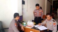 Personel Polres Batu melakukan Patroli di Kantor KPU Batu, Minggu (17/12/2023). (ist) - Polres Batu Patroli ke Penyelenggara Pemilu, Ciptakan Kondusifitas
