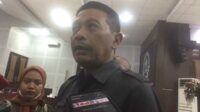 Pj Wali Kota Malang, Wahyu Hidayat dalam wawancara awak media. (Seru.co.id/ws8) - AMDAL Belum Rampung, Pj Wali Kota Malang Jamin Proyek WTP Tidak Mengganggu Warga