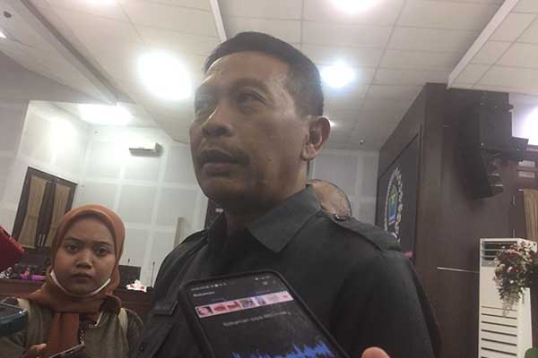 Pj Wali Kota Malang, Wahyu Hidayat dalam wawancara awak media. (Seru.co.id/ws8) - AMDAL Belum Rampung, Pj Wali Kota Malang Jamin Proyek WTP Tidak Mengganggu Warga